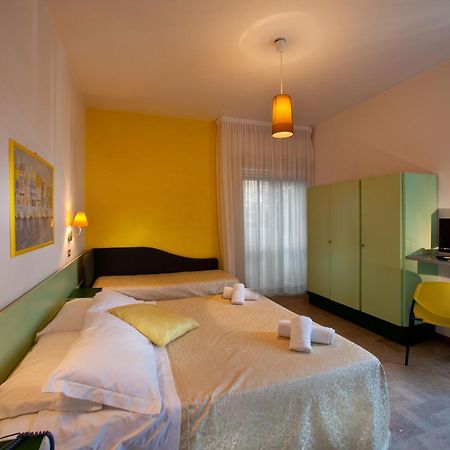 Hotel Ivano Римини Экстерьер фото