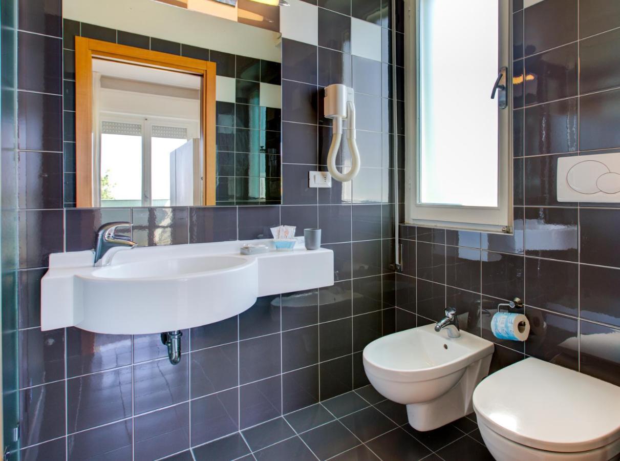 Hotel Ivano Римини Экстерьер фото