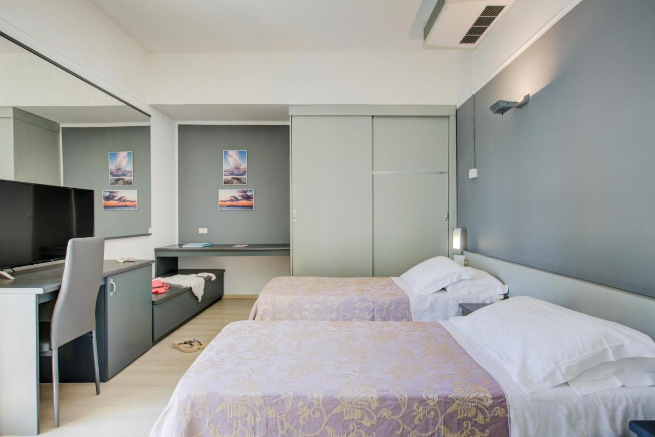 Hotel Ivano Римини Экстерьер фото