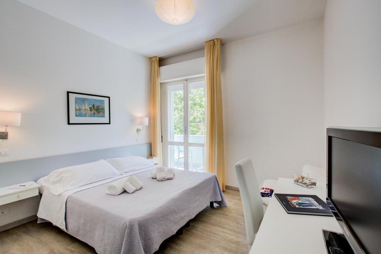 Hotel Ivano Римини Экстерьер фото