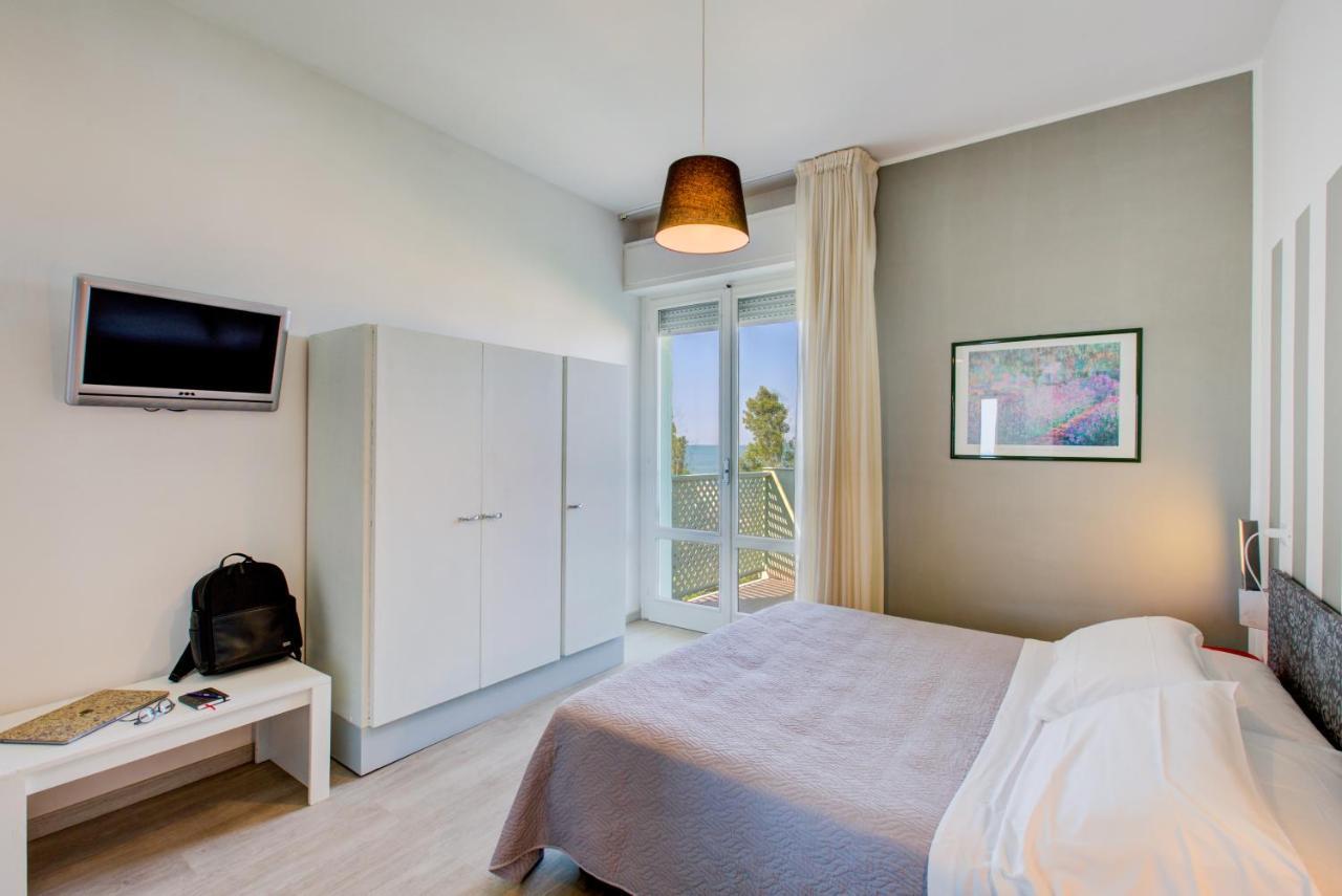 Hotel Ivano Римини Экстерьер фото