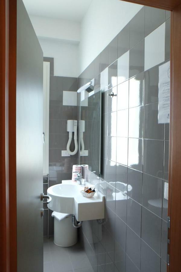 Hotel Ivano Римини Экстерьер фото